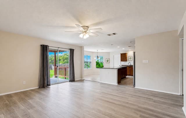 rental at 21015  Bristol Edge in San Antonio, TX — photo 5