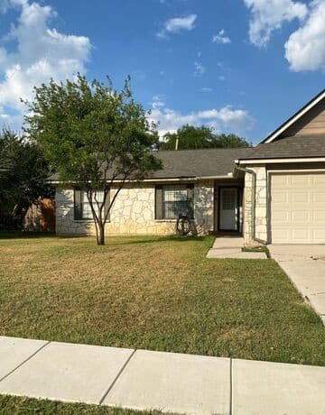 rental at 5614  Champions Hill in San Antonio, TX — photo 1