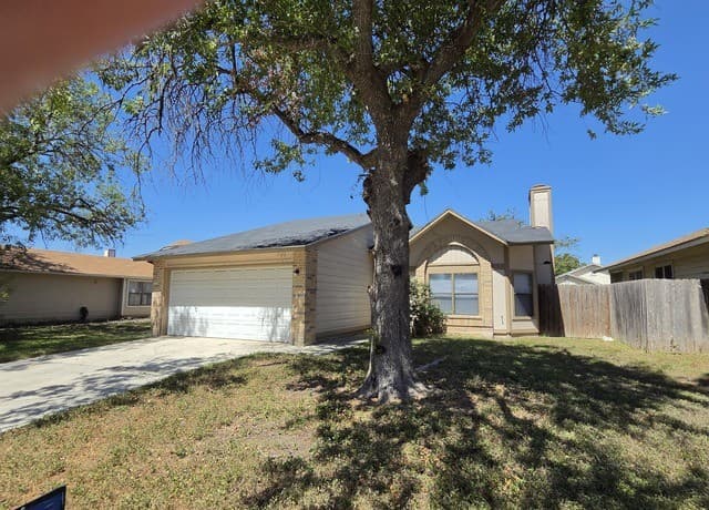 rental at 7123  Fallen Trail in San Antonio, TX — photo 2