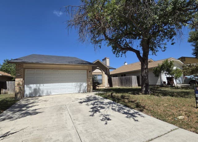 rental at 7123  Fallen Trail in San Antonio, TX — photo 3