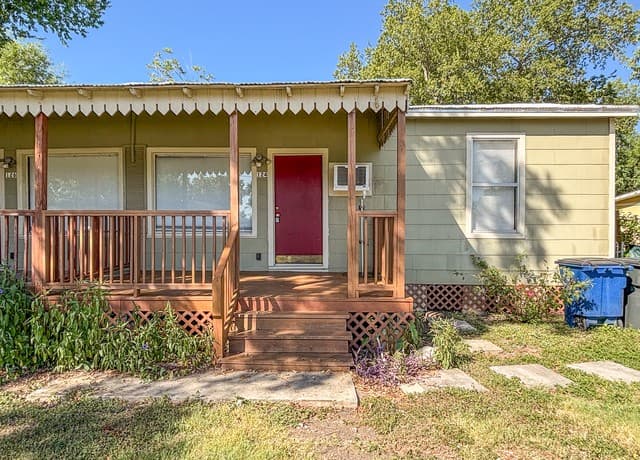 rental at 124 S Krueger Ave in New Braunfels, TX — photo 1