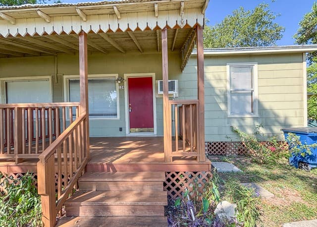 rental at 124 S Krueger Ave in New Braunfels, TX — photo 2