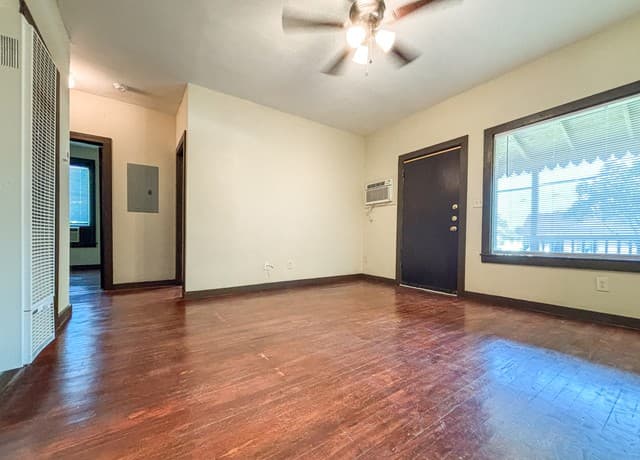 rental at 124 S Krueger Ave in New Braunfels, TX — photo 3