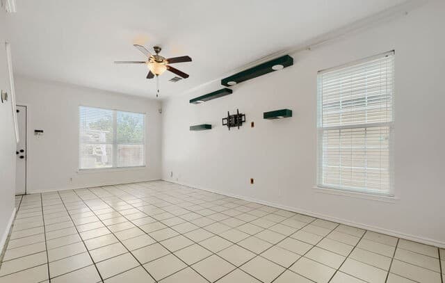 rental at 5635  Midcrown Dr in San Antonio, TX — photo 4