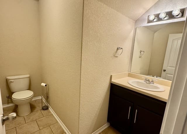 rental at 1607  Tree Run in San Antonio, TX — photo 4