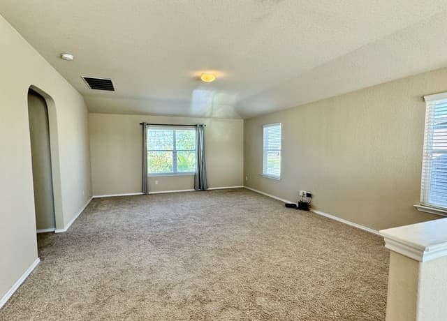 rental at 1607  Tree Run in San Antonio, TX — photo 5