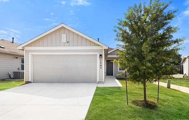 rental at 7207  Lincoln Trace in San Antonio, TX — photo 1