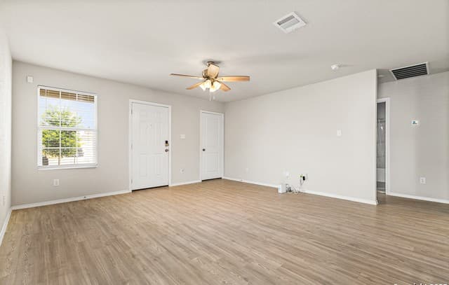 rental at 7207  Lincoln Trace in San Antonio, TX — photo 4