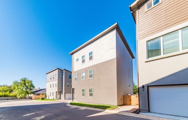 rental at 1618 W Lawndale Dr Unit 10 in San Antonio, TX — photo 2