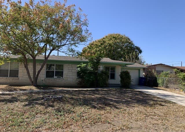 rental at 111  Laddie Pl Unit B in San Antonio, TX — photo 2