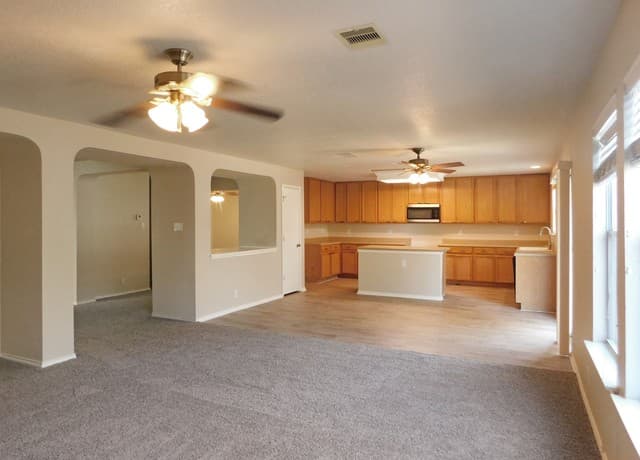 rental at 802  Butler Pt in San Antonio, TX — photo 5