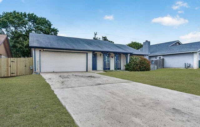 rental at 7713  Narrow Pass in Live Oak, TX — photo 1