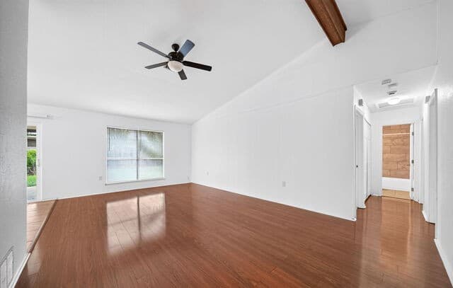 rental at 7713  Narrow Pass in Live Oak, TX — photo 4
