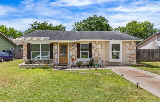 rental at 9726  Hidden Swan in San Antonio, TX — photo 1