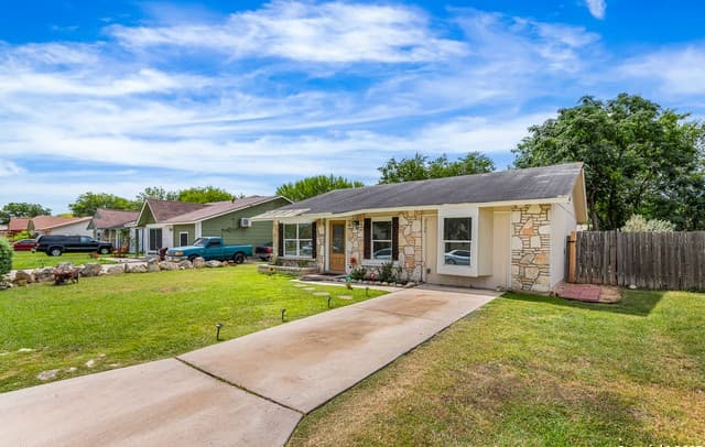 rental at 9726  Hidden Swan in San Antonio, TX — photo 3