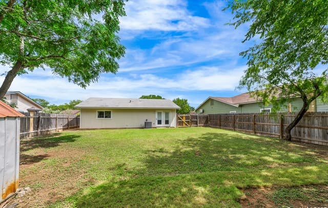 rental at 9726  Hidden Swan in San Antonio, TX — photo 4