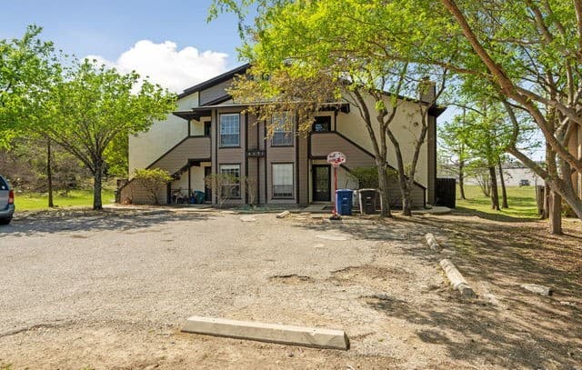 rental at 1407  Loma Alto Rd Unit 3 in San Antonio, TX — photo 2