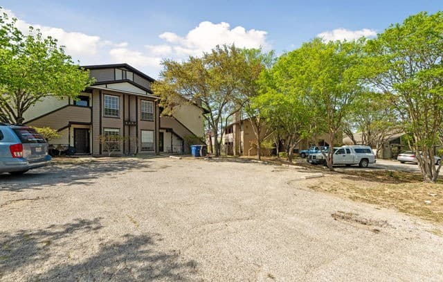 rental at 1407  Loma Alto Rd Unit 3 in San Antonio, TX — photo 3