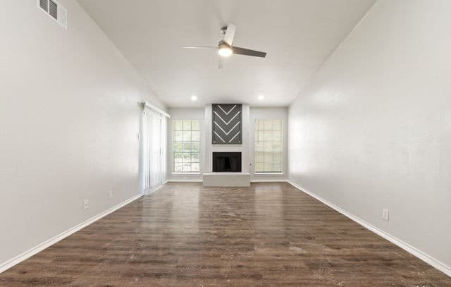 rental at 1407  Loma Alto Rd Unit 3 in San Antonio, TX — photo 4