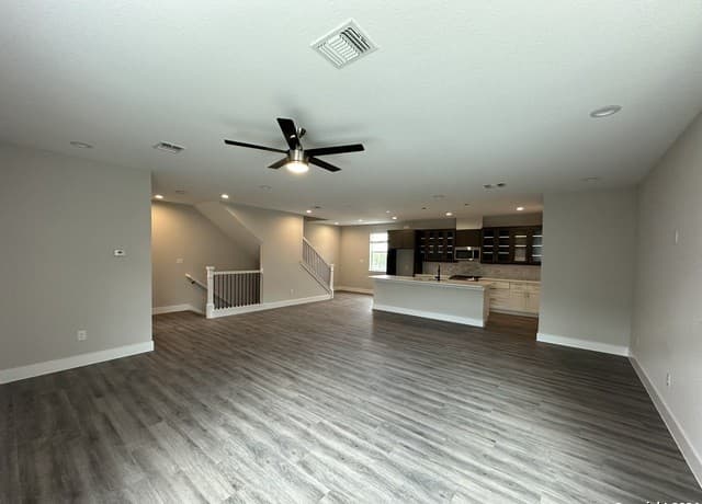 rental at 1618 W Lawndale Dr Unit 8 in San Antonio, TX — photo 2