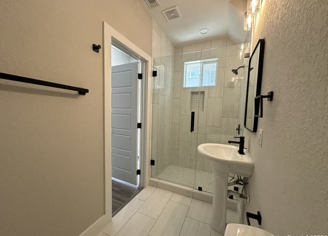 rental at 1618 W Lawndale Dr Unit 8 in San Antonio, TX — photo 4