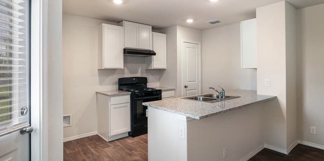 rental at 6533  Baroque Ter in San Antonio, TX — photo 3