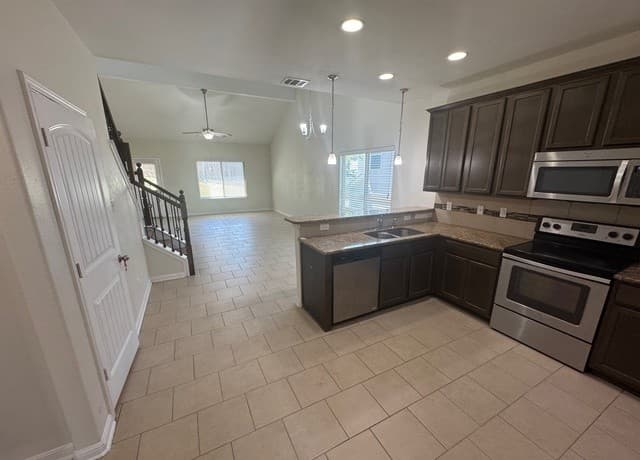 rental at 6702  Prescott Dm in San Antonio, TX — photo 2