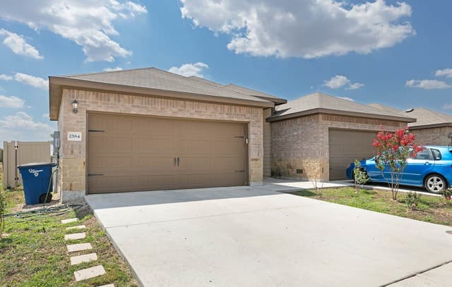 rental at 2584 Pahmeyer Rd in New Braunfels TX