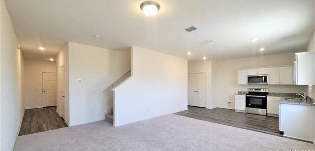 rental at 14363  Elkhorn Crst in San Antonio, TX — photo 2