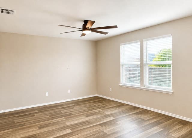 rental at 746  Retama Pass in San Antonio, TX — photo 4