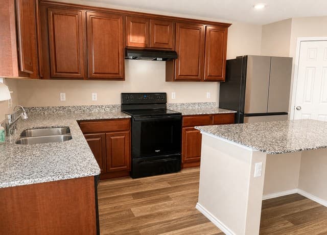 rental at 746  Retama Pass in San Antonio, TX — photo 5