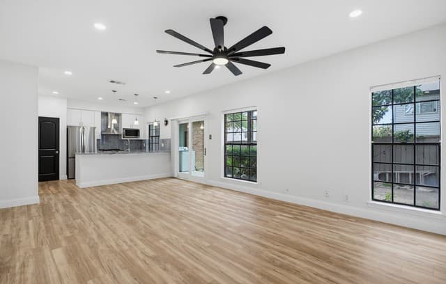 rental at 69  Chapel Hill Cir in San Antonio, TX — photo 2