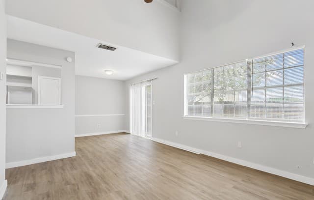 rental at 6710  Windsor Holw in San Antonio, TX — photo 5
