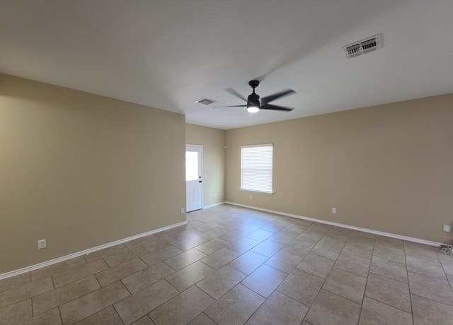 rental at 1847  Gray Fox Crk in San Antonio, TX — photo 5