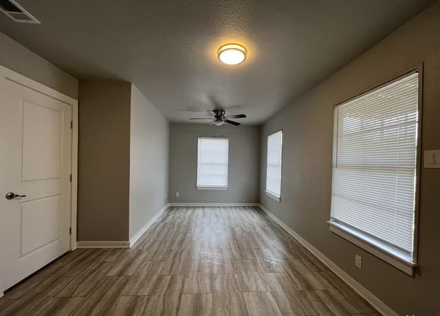 rental at 1130  Shadwell Dr in San Antonio, TX — photo 3
