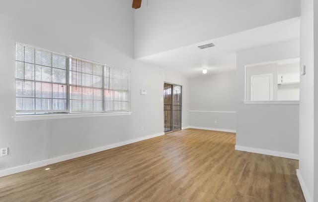 rental at 6714  Windsor Holw in San Antonio, TX — photo 4