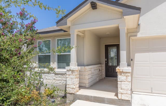 rental at 118  Fiery Topaz in San Antonio, TX — photo 2