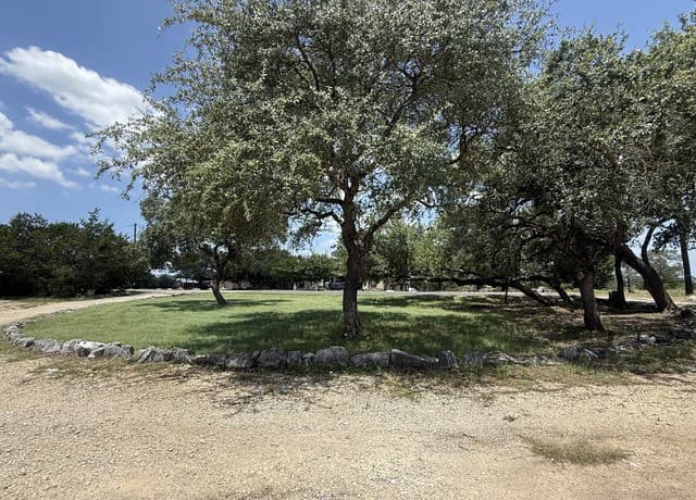 rental at 4130  Summit Dr in New Braunfels, TX — photo 2