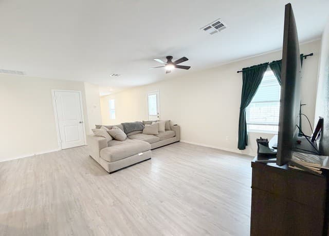 rental at 8935  Astral Pl in San Antonio, TX — photo 5