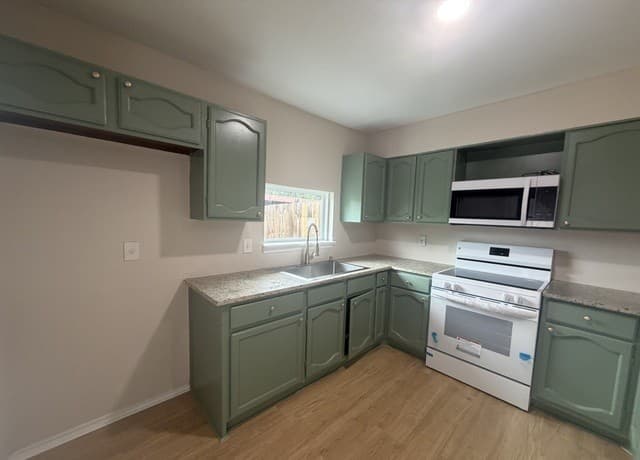 rental at 1303  Klondike in San Antonio, TX — photo 4