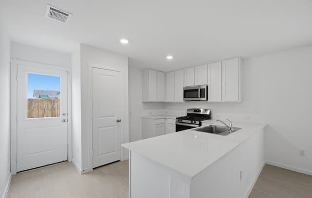 rental at 11507  Field Briar in Converse, TX — photo 5