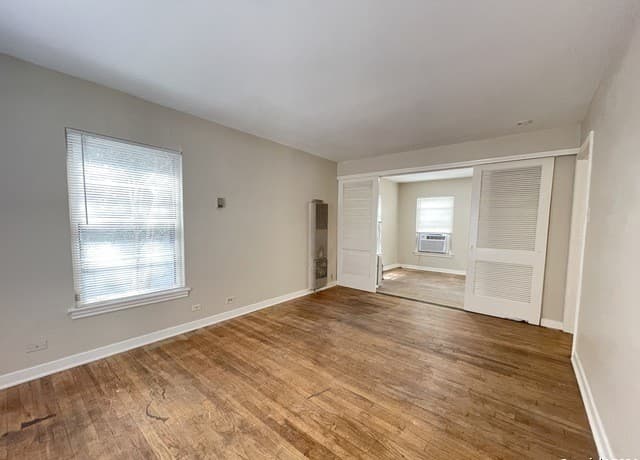 rental at 519 W Lynwood Ave Unit 1 in San Antonio, TX — photo 1