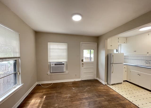rental at 519 W Lynwood Ave Unit 1 in San Antonio, TX — photo 2