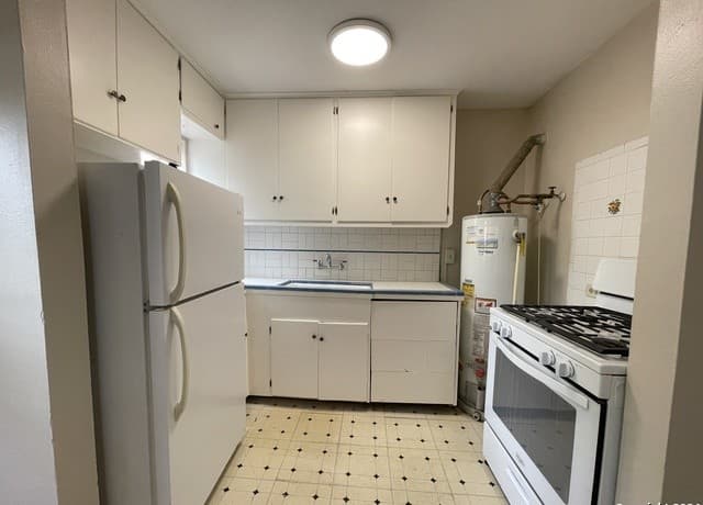rental at 519 W Lynwood Ave Unit 1 in San Antonio, TX — photo 3