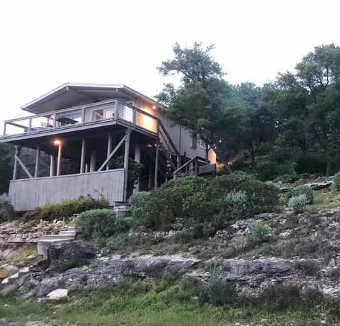 rental at 1435 Trail Pass in Canyon Lake TX