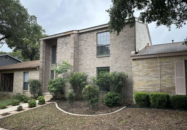 rental at 5815  Rue Royale in San Antonio, TX — photo 1