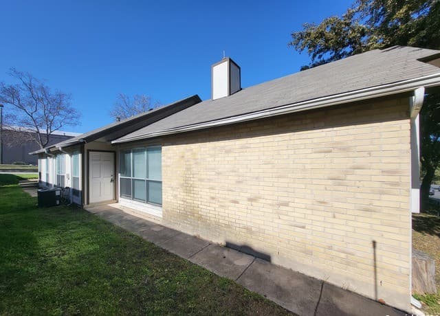 rental at 8431  Cranberry Hl Unit 1 in San Antonio, TX — photo 2