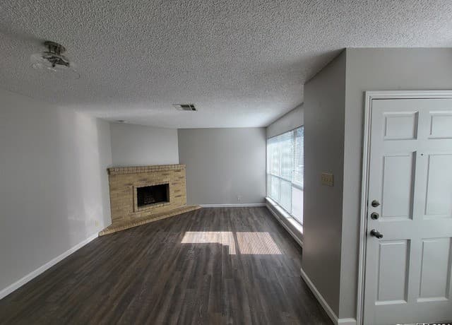 rental at 8431  Cranberry Hl Unit 1 in San Antonio, TX — photo 3