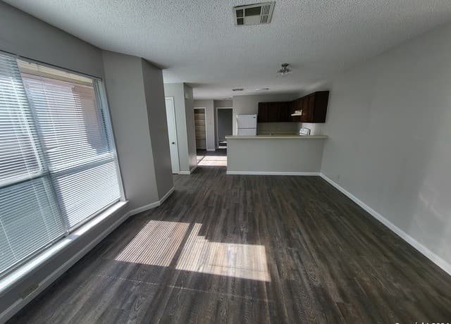 rental at 8431  Cranberry Hl Unit 1 in San Antonio, TX — photo 4