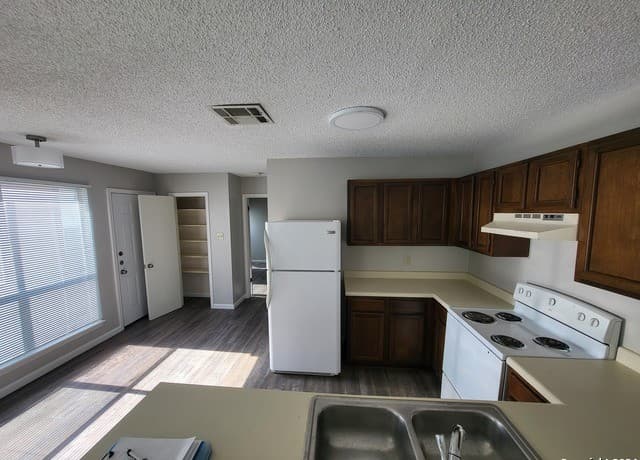rental at 8431  Cranberry Hl Unit 1 in San Antonio, TX — photo 5